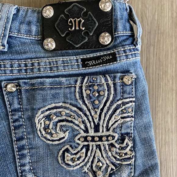 Miss Me Cutoff Shorts 27 - Picture 4 of 6